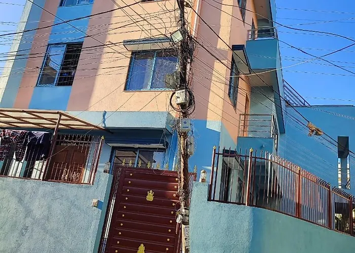 Authentic Nepali In 994 Sqft Flat In Peaceful Envirnment Near Swayambbhu Katmandú
